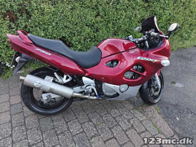 Suzuki GSX 750 F