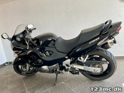 Suzuki GSX 750 F