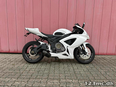 Suzuki GSXR 750 Suzuki GSXR 750