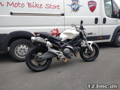 Ducati Monster 696