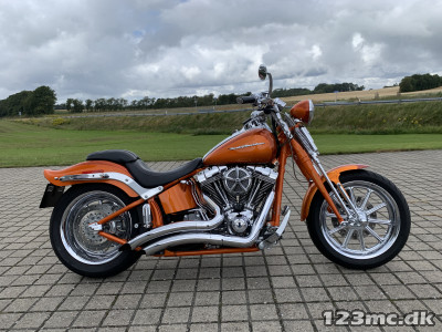 Harley-Davidson FXSTSSE2 Screamin Eagle Softail Springer HMC Motorcykler. Vi bytter gerne.