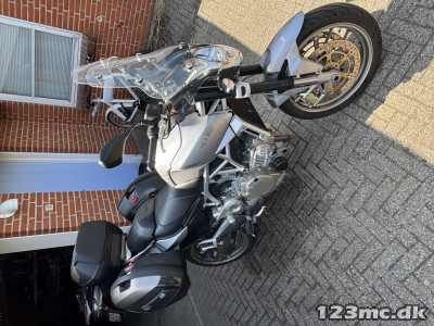 Aprilia Mana 850 Tour