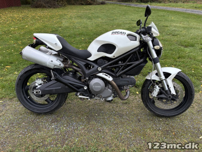Ducati Monster 696
