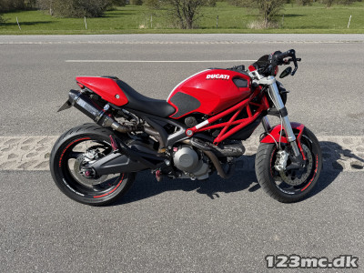 Ducati Monster 696