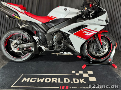 Yamaha YZF R1
