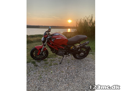 Ducati Monster 1100 Evo