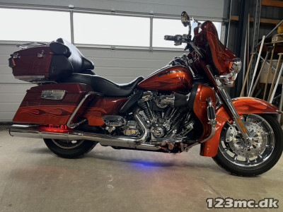 Harley-Davidson FLHTCUSE CVO Electra Glide Ultra Classic CVO