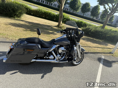 Harley-Davidson FLHXI Street Glide