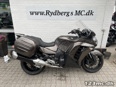 Kawasaki GTR 1400 touring