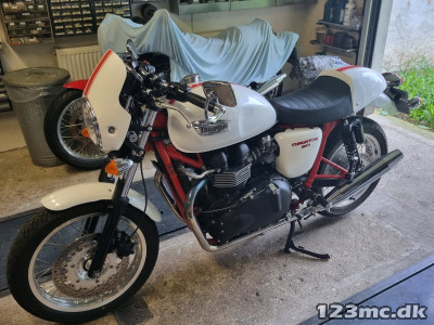 Triumph Thruxton 900