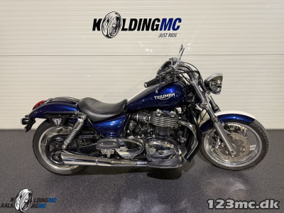 Triumph Thunderbird Pacific Blue / Fusion White