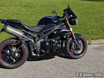 Triumph Speed Triple Streetfighter