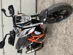 2012 KTM 690 DUKE 2012 KTM 690 DUKE