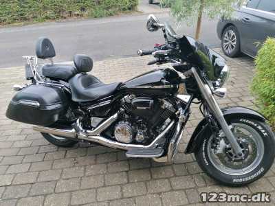 Yamaha XVS 1300 A Midnight star