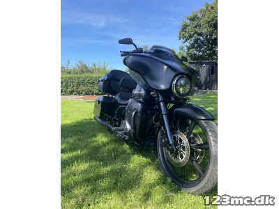 Harley-Davidson FLHXS Street Glide Special