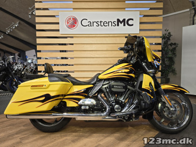 Harley-Davidson FLHXSE CVO Street Glide