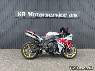 Yamaha YZF R1