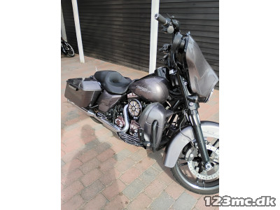 Harley-Davidson FLHXS Street Glide Special