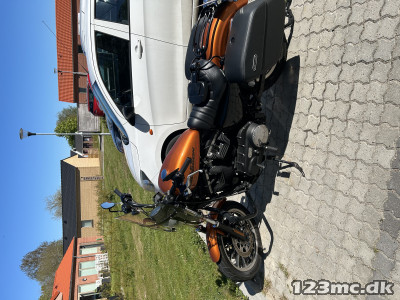 Harley-Davidson XL883R Sport