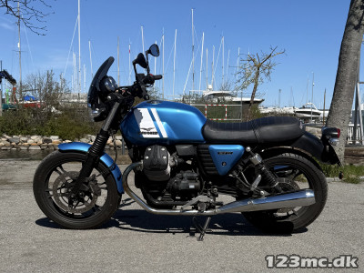 Moto Guzzi V7 II Stone