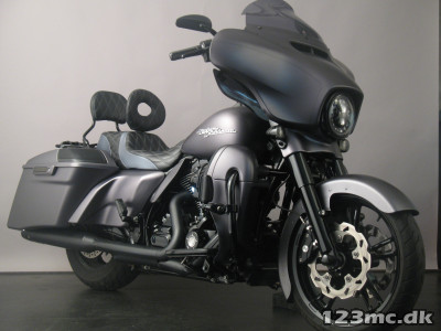 Harley-Davidson FLHXS Street Glide Special