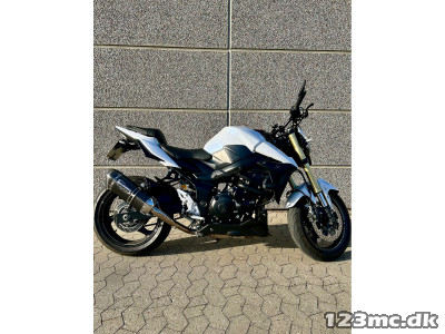Suzuki GSR 750