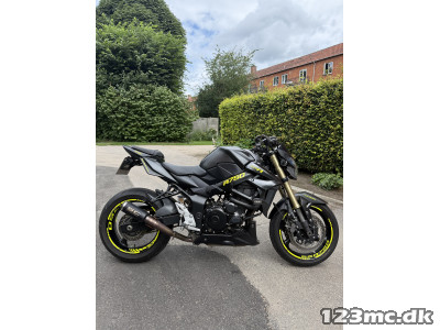 Suzuki GSR 750