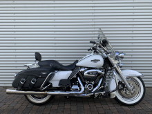 Harley-Davidson FLHRC Road King Classic HMC Motorcykler. Vi bytter gerne.