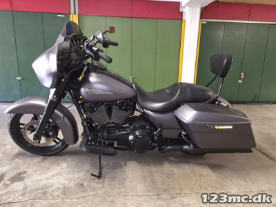 Harley-Davidson FLHXL Street Glide Limited Tour