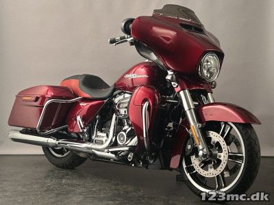 Harley-Davidson FLHXS Street Glide Special