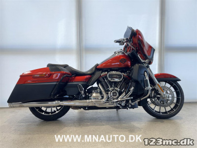 Harley-Davidson FLHXSE CVO Street Glide