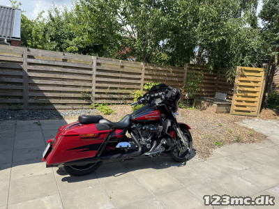 Harley-Davidson FLHXSE CVO Street Glide