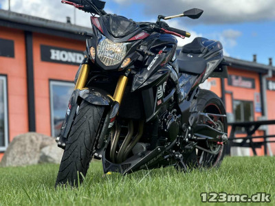 Suzuki GSXS 750 Yoshimura