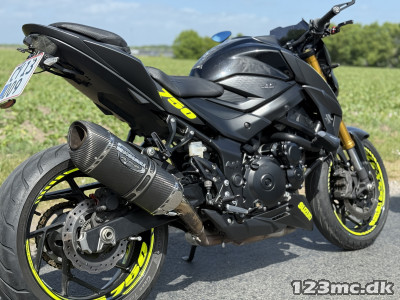 Suzuki GSXS 750