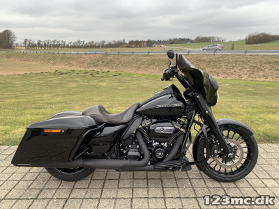 Harley-Davidson FLHRXS Road King Special