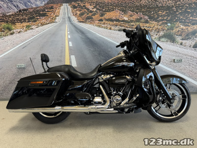 Harley-Davidson FLHXS Street Glide Special