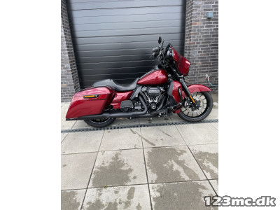 Harley-Davidson FLHXS Street Glide Special