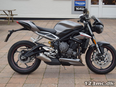 Triumph Street Triple RS Naked bike