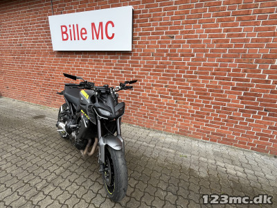 Yamaha MT-09 Yamaha MT-09