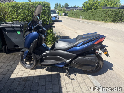 Yamaha X-Max 300