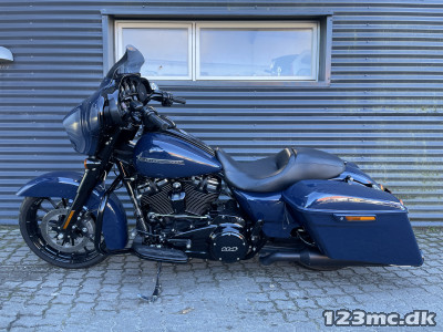 Harley-Davidson FLHXS Street Glide Special