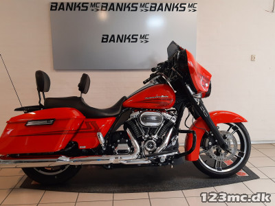 Harley-Davidson FLHXS Street Glide Special