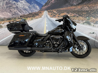 Harley-Davidson FLHXS Street Glide Special