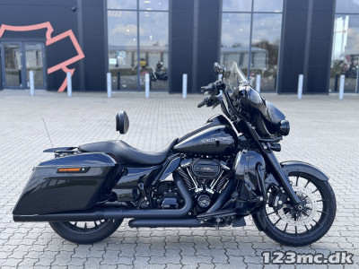 Harley-Davidson FLHXS Street Glide Special