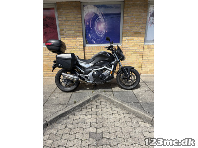 Honda NC 750 SA Lav kilometer, med tasker