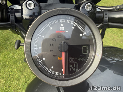 Yamaha XV 950 R