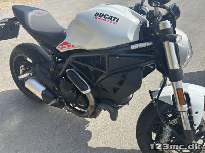 Ducati Monster 797 sport