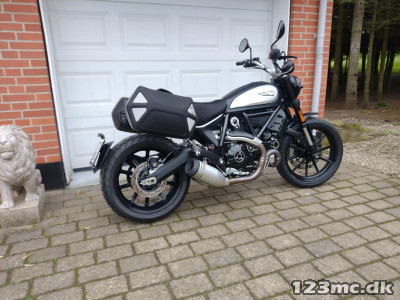 Ducati Scrambler Icon Dark