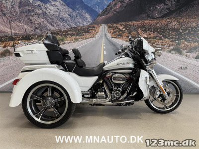 Harley-Davidson FLHTCUTGSE CVO Tri Glide