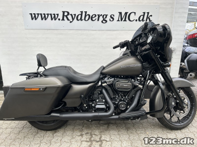 Harley-Davidson FLHXS Street Glide Special